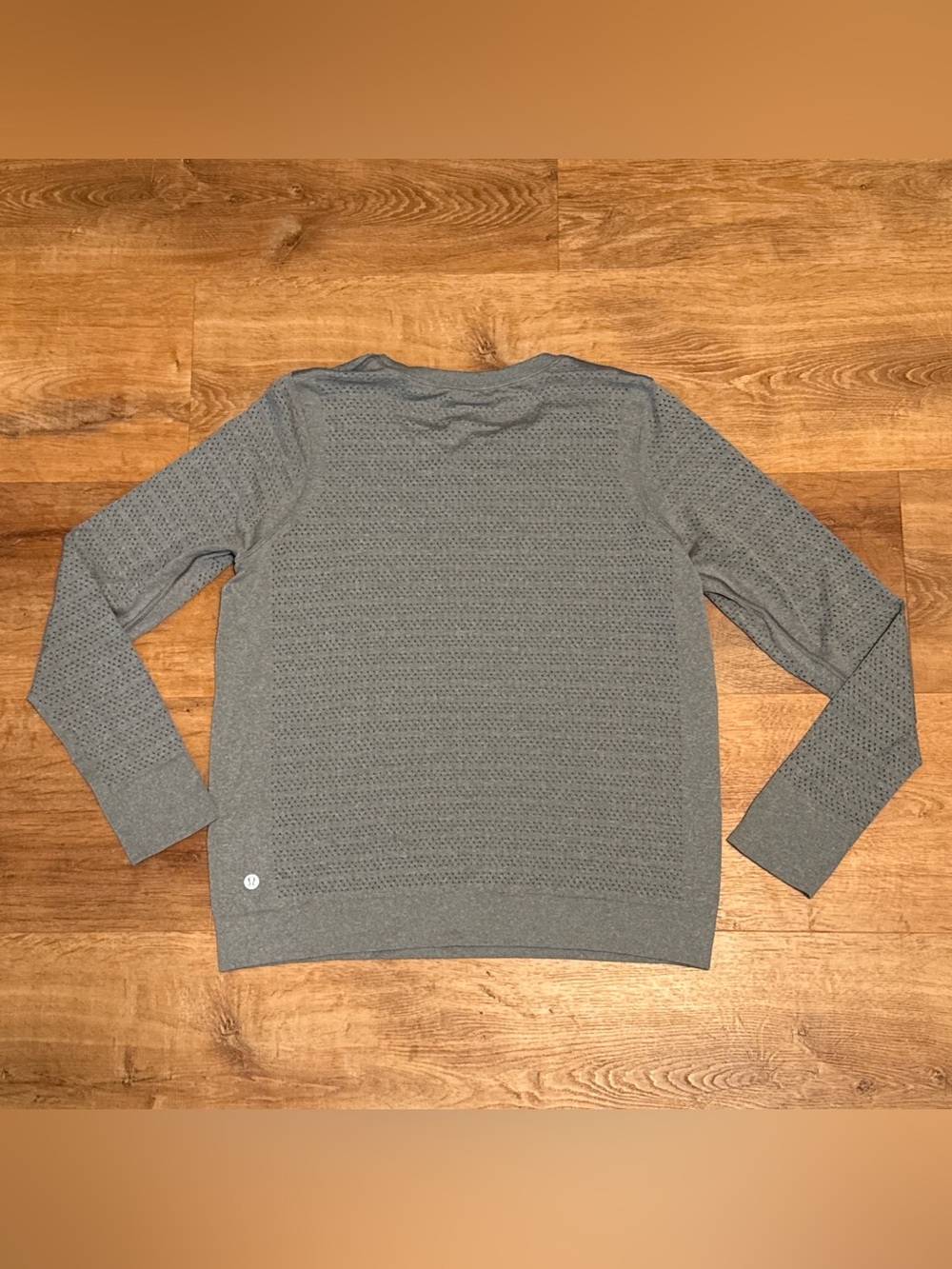 lululemon athletica Women's Light Gray Long Sleeve Knit Tee
